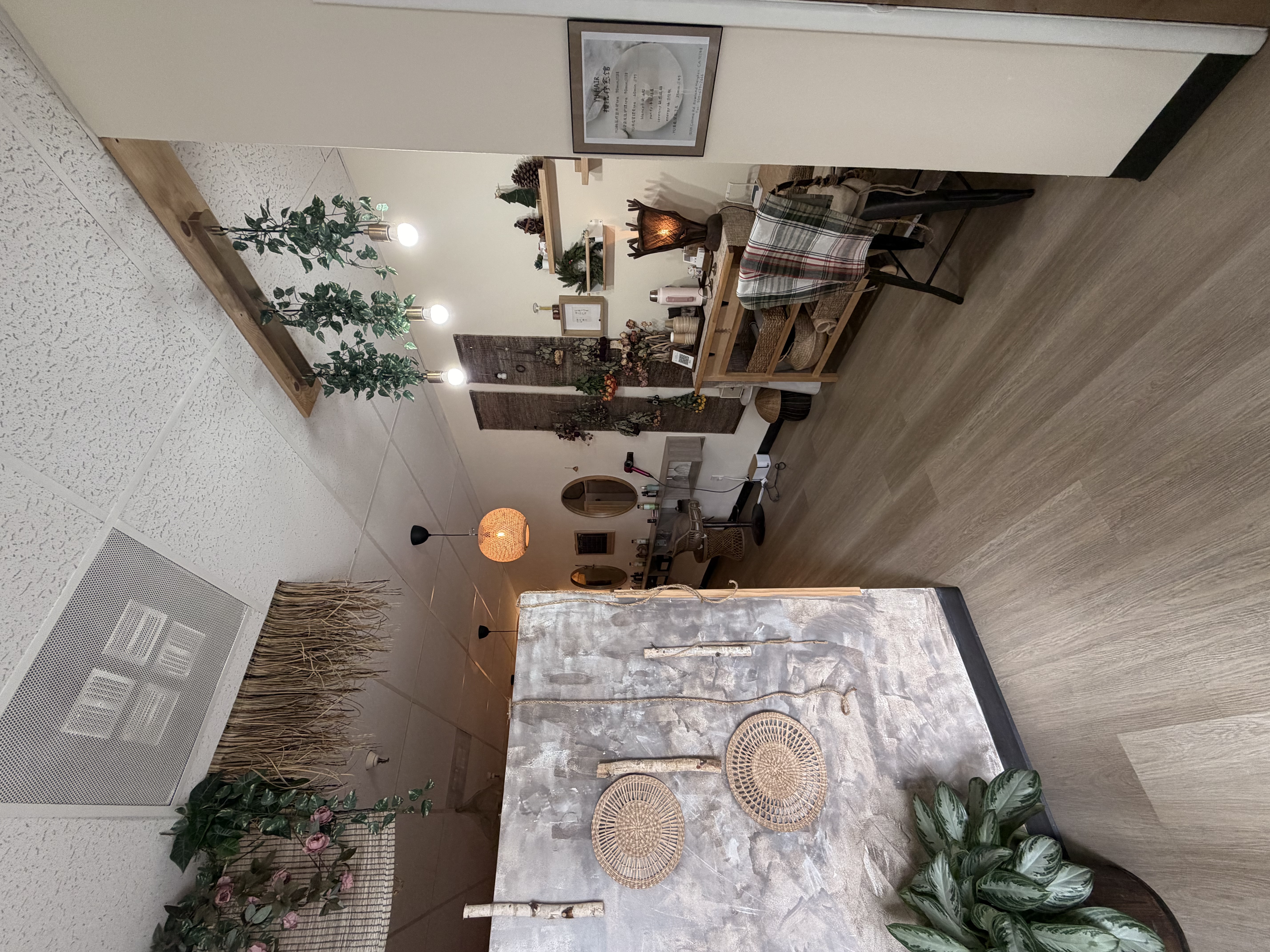 Yu Hair 店内走廊与操作区